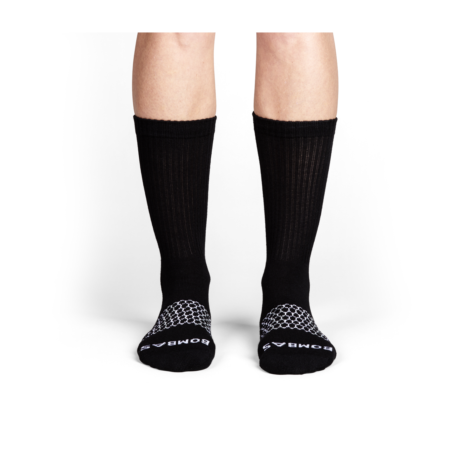official-bombas::black-onmodel-1-transparent_6979b937-ee37-4583-867a-0187c8c3f6c0.png